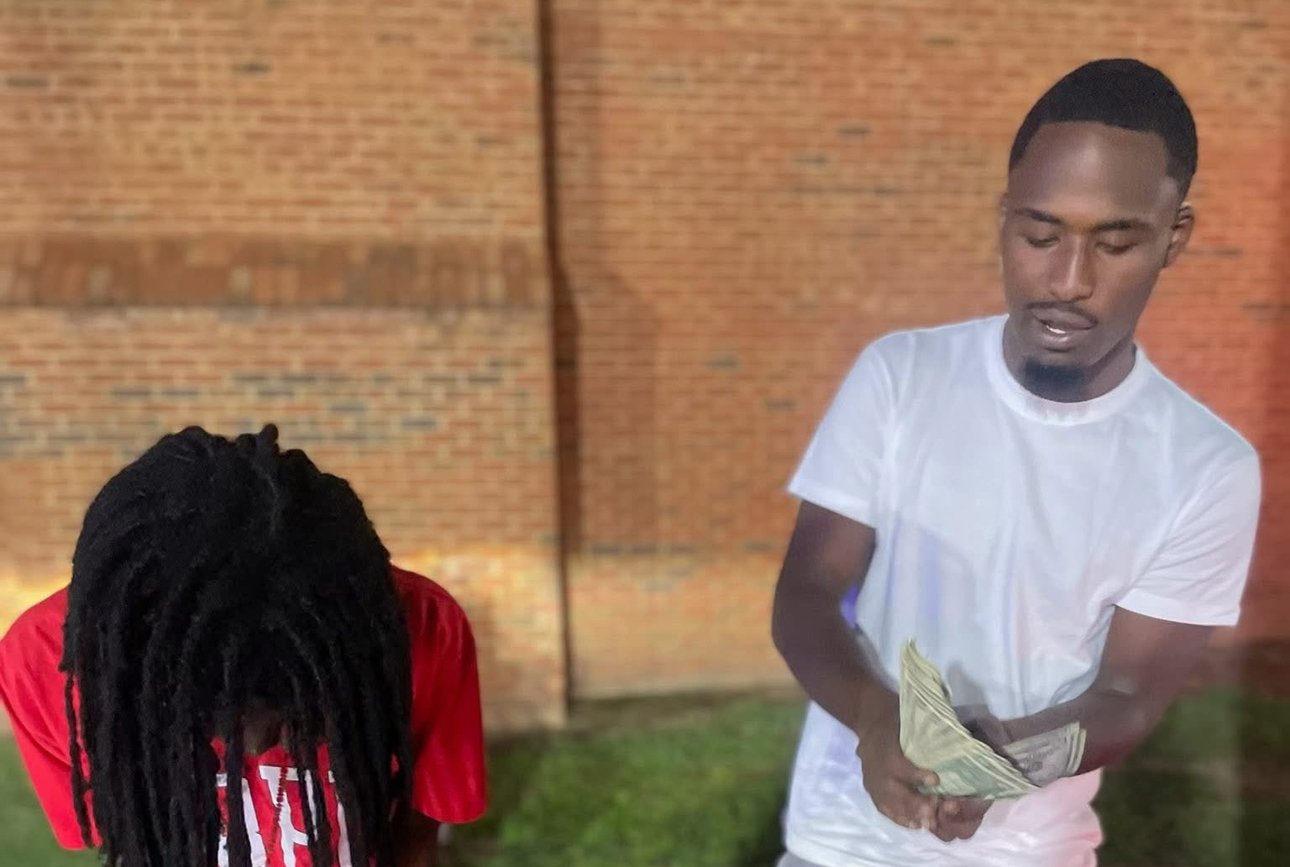 19-Year-Old Killed in Early-Morning Shooting on Carriage Lane